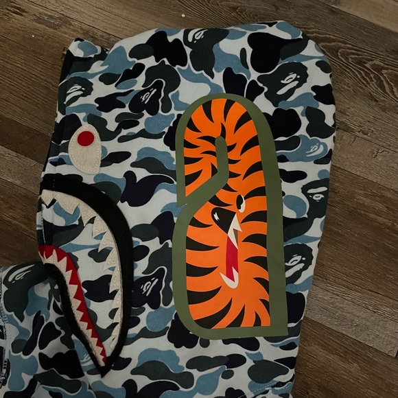 BAPE SHARK CAMO HOODIE FOR STEAL‼️ - Picture 3 of 8
